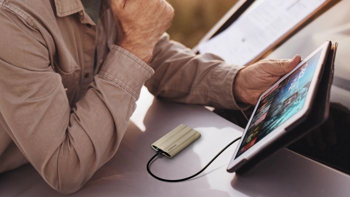 Накопичувач зовнішній SSD 2TB Samsung T7 Shield Beige (MU-PE2T0K/EU)