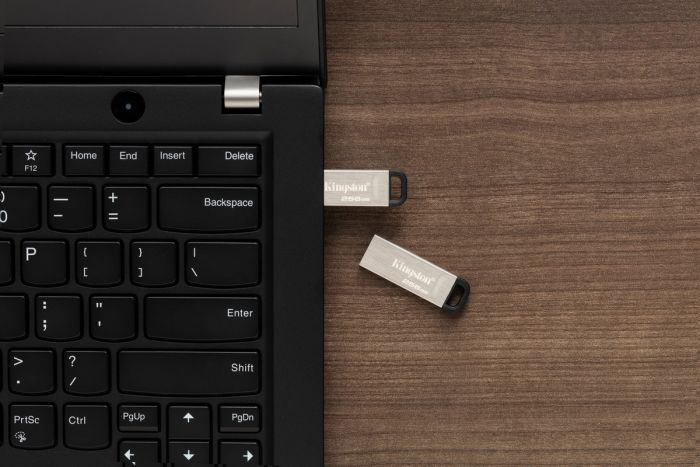 Флеш-накопичувач USB3.2 128GB Kingston DataTraveler Kyson Silver/Black (DTKN/128GB)