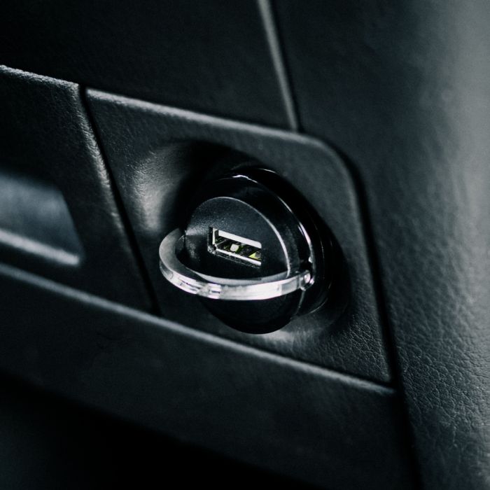 Автомобільний зарядний пристрій Strax Car Charger 2.4A Single USB-A Black (4029948595757) Bulk